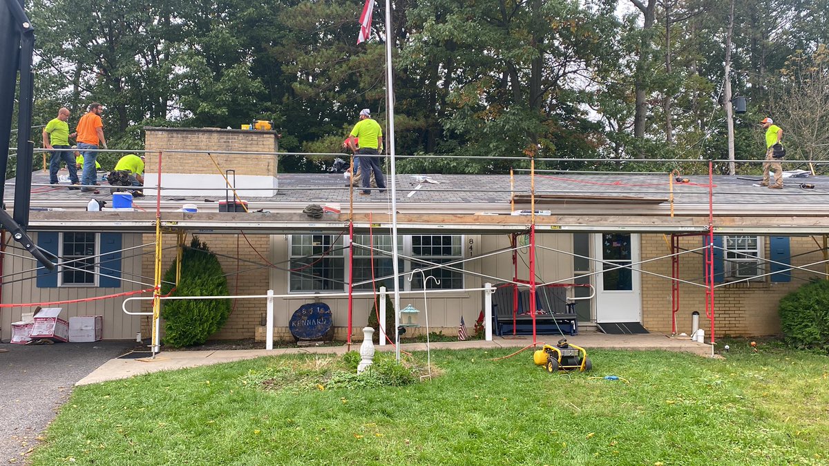 baseball_aj99's tweet photo. Workers from @RH_Marcon_Inc are making great progress in one day of roofing. “Everybody takes care of everybody in this community,” said Nathan Stupar of Marcon. The crew said the roof should be finished by tonight. #roofing #DayOfCaring2021 #Comm260 @SFIncorporated https://t.co/tn4xNkOngE