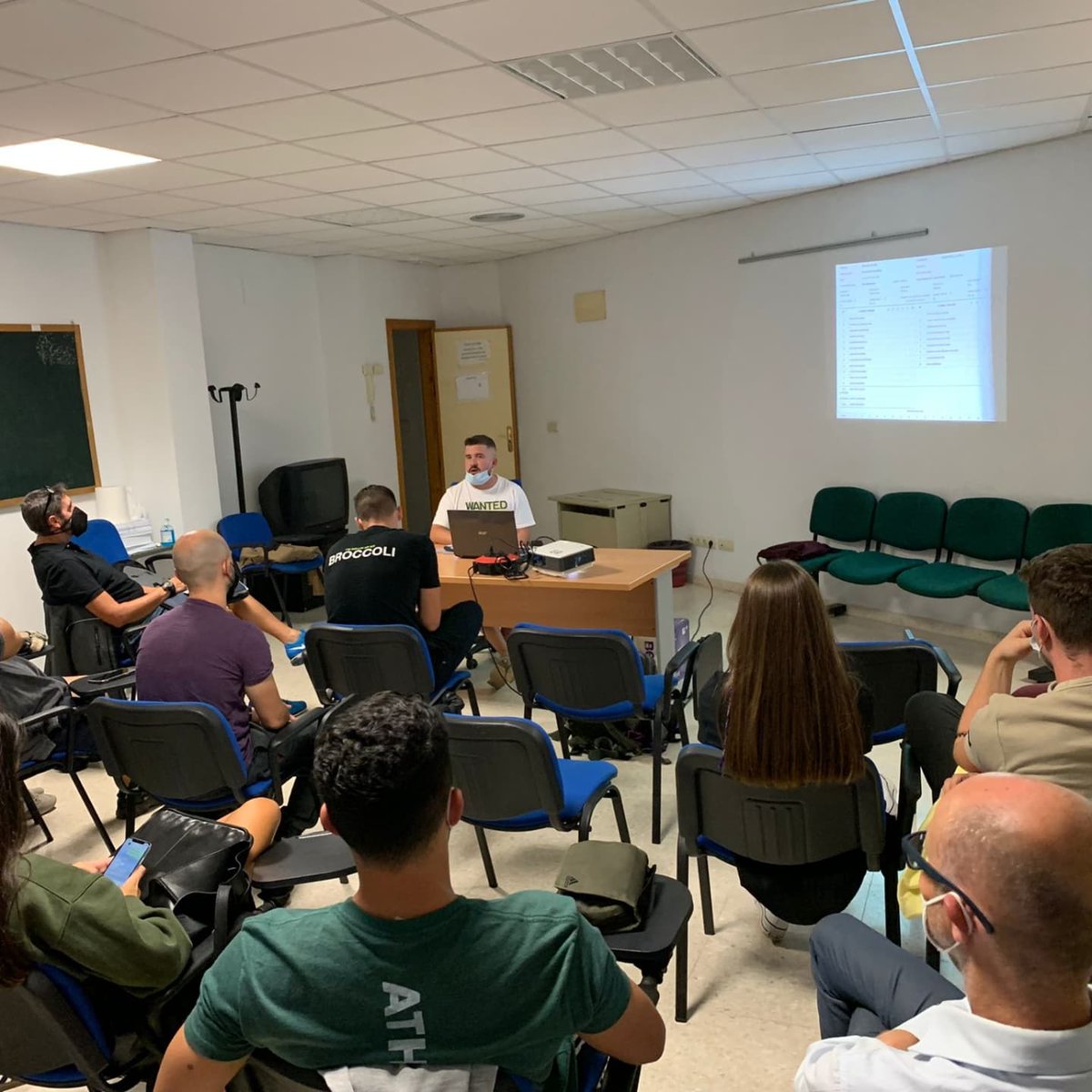 Retomamos las charlas presenciales
Hoy plataforma isquad de mesas
Esto empieza!!!!
💪💪🤾🏽‍♀️🤾🏽