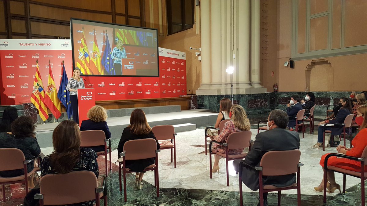 🏆La consejera de #Economía, <a href="/martagaston/">Marta Gastón</a>, clausura la gala de entrega de los Premios #TalentoyMérito de <a href="/Directivas_ARGN/">Directivas de Aragon</a>. En ella se ha reconocido el trabajo para avanzar en la igualdad en el acceso a cargos de responsabilidad de <a href="/ZLCsupplychain/">Zaragoza Logistics Center (ZLC)</a>, #BSH y <a href="/claraarpa/">Clara Arpa</a>. ¡Enhorabuena!