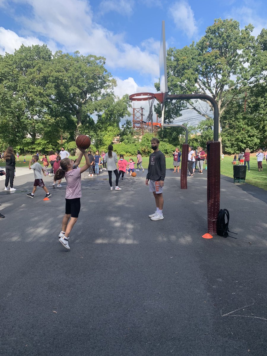 htown_huskies's tweet photo. Shout out to @DGonzalezAAD and the rest of the Parsons staff for a wonderful Wellness Day. Great connection with our varsity athletes and the youth. #sustainedsuccess 
@HarrisonHusky https://t.co/y9J0DjDyZf