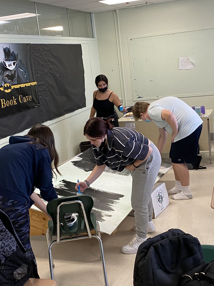 Class of 2024 making moves on the homecoming float! #dalers #dalerstrong <a href="/FHSDalers/">FHS Dalers</a>