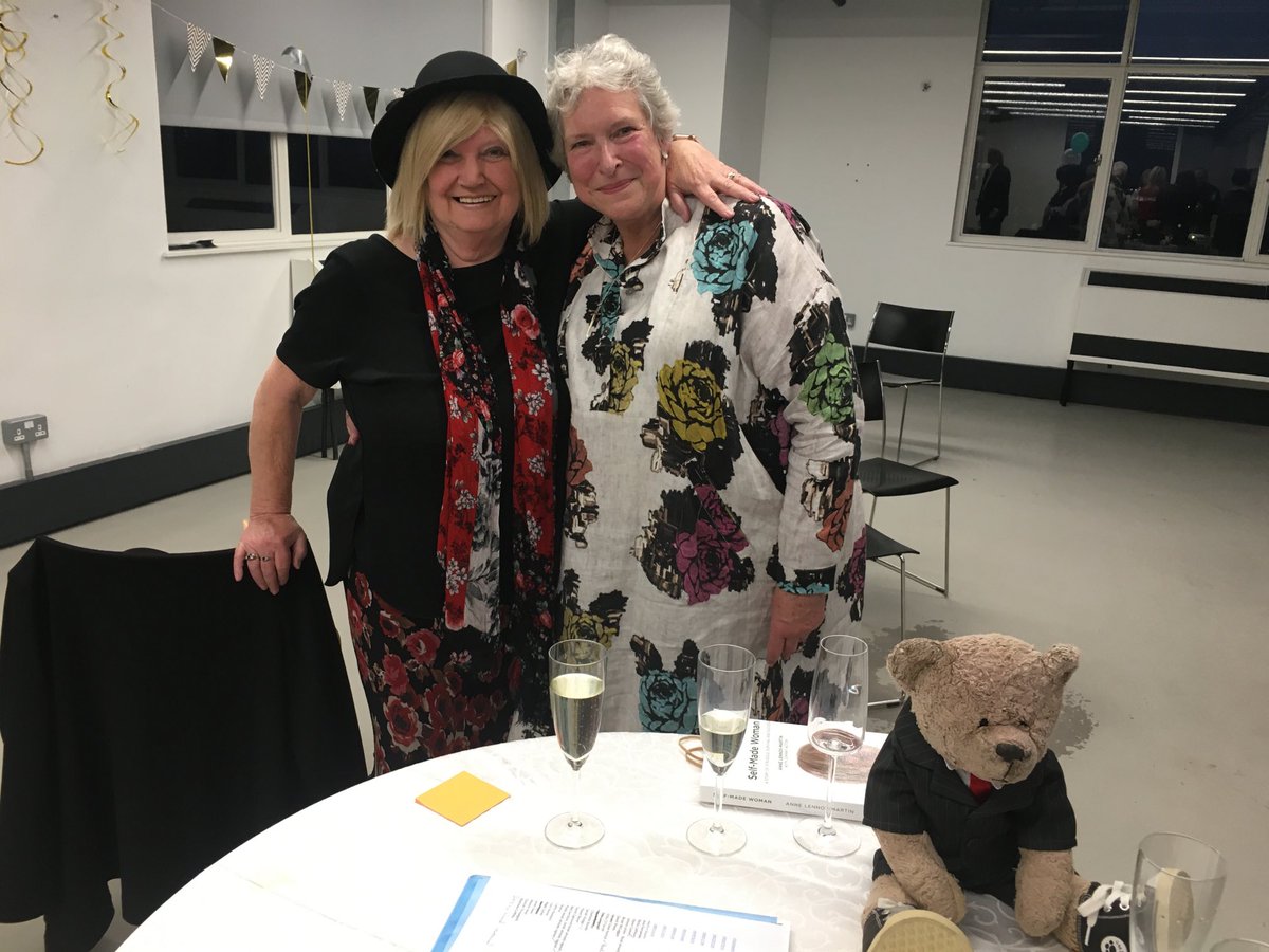 An amazing evening with fab ladies from #facilitiesmanagement ⁦<a href="/ALennoxMartin/">Anne</a>⁩, ⁦<a href="/HodgeDevelopLtd/">Sarah Hodge</a>⁩, Marilyn Standley, ⁦<a href="/cathy_magenta/">Cathy Hayward</a>⁩, ⁦<a href="/vic_ofarrell/">#QueenOfBehaviours 🌻</a>⁩  +++ and of course some wonderful men, as we heard from Anne at her book launch.