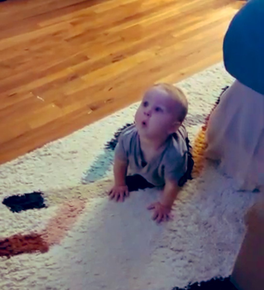 KimTunnicliffe1's tweet image. To say 1 yo Emmett Sheehan of #Billerica loves @1800GOTJUNK commercials is an understatement! He’s in awe every time. He loves it when founder @BrianScudamore says “all you have to do is point.” Emmett’s parents are throwing a #GotJunk themed birthday party for him tomorrow.