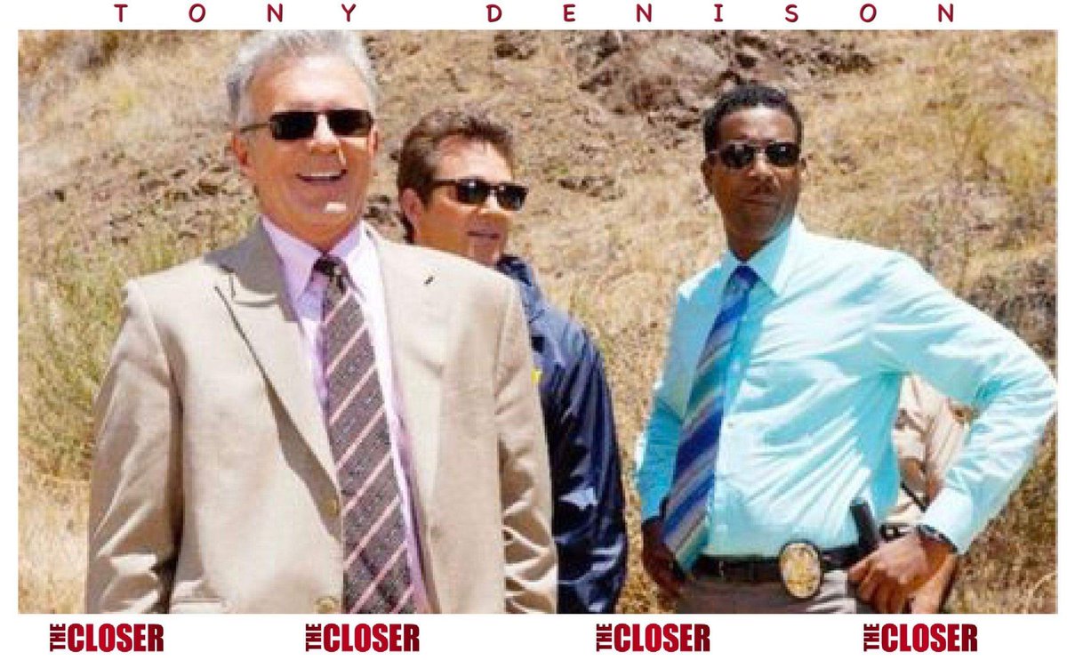 bridgette_TN's tweet photo. #ThrowbackThursday Did you see how fast Provenza volunteered us to carry the plaster up the mountain? ๐๐๐๐ #TheCloser S7E9 โStar Turnโ #LtFlynn #AgentHoward #DetGabriel #TonyDenison #JonTenney #CoreyReynolds @JonTenney @coreyreynoldsLA @RealTonyDenison https://t.co/DgUS4tXLw8