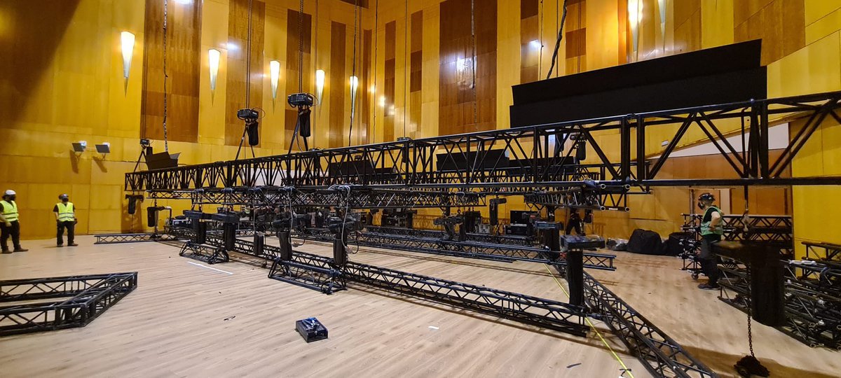 InusualEvents's tweet photo. ¿Sabías que en una gala de premios se llegan a utilizar más de 700 mts lineales de truss???? #curiosidades #sabíasqué #truss #material #gala #galadepremios #inusual #inusualevents #nadanospara https://t.co/pz5sR2Ee4o