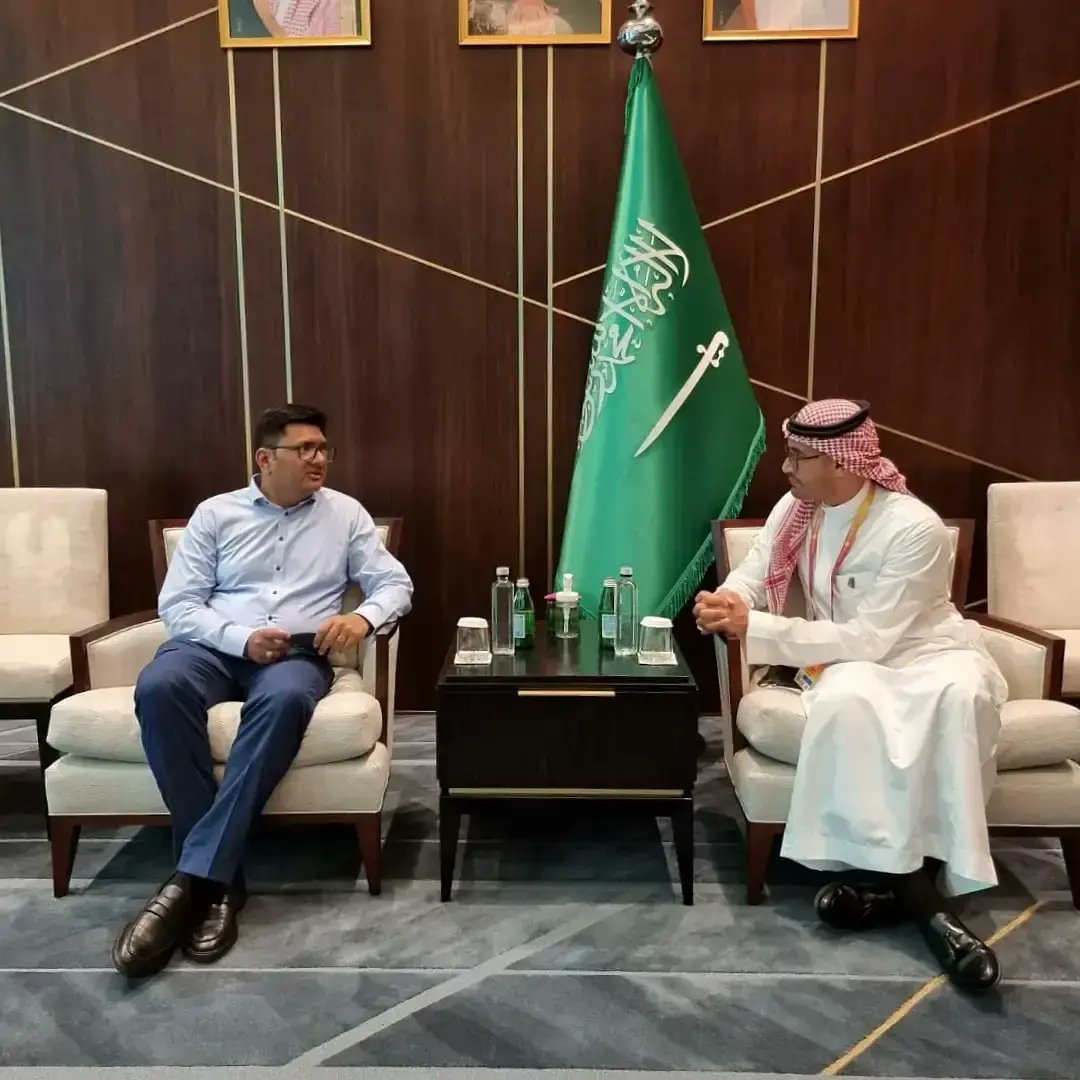 TanpureSonali's tweet photo. Hon. @prajaktdada represented Government of Maharashtra at Climate and Biodiversity week at World Expo in Dubai. He participated in the discussion over the renewable energy and Maharashtra's policies towards it. 

#Expo2020
#ProudMoment #RenewableEnergy  #MaharashtraGovernment https://t.co/PlWVTrgB1h