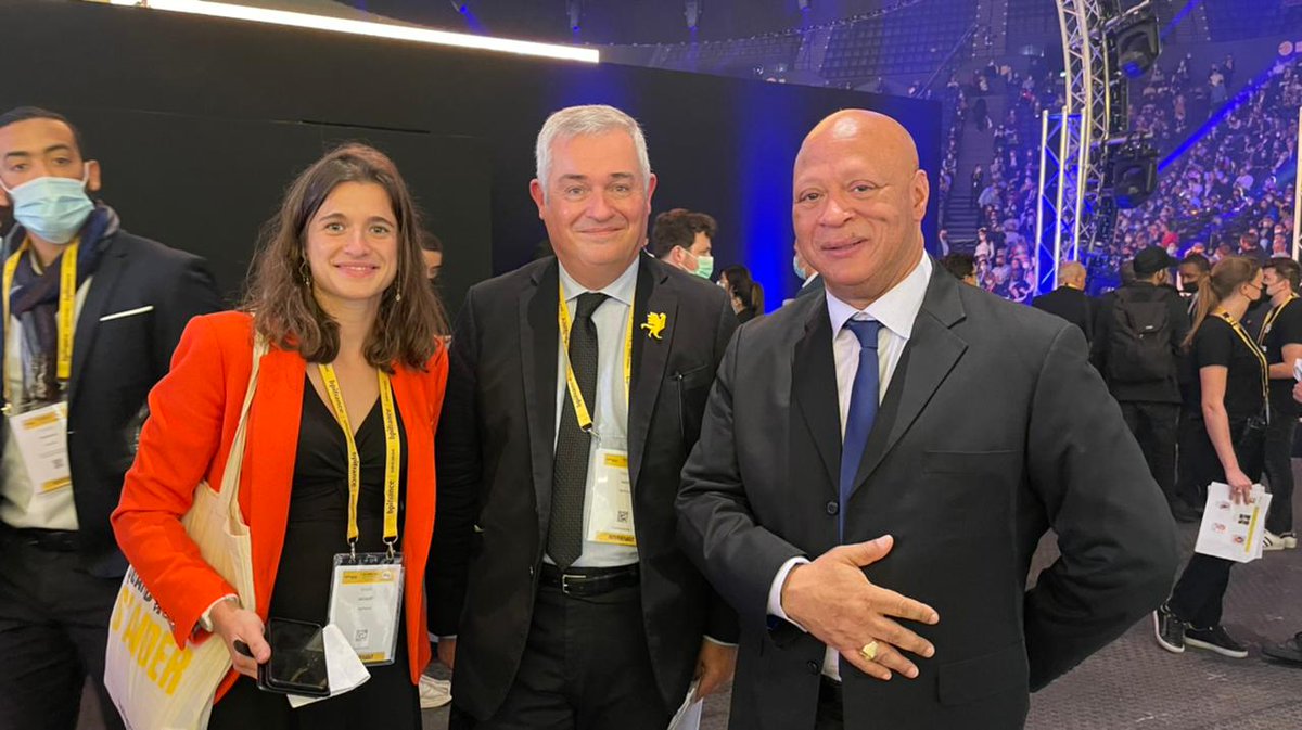 guyane_tourisme's tweet photo. #Big2021 Au salon de @Bpifrance, le Président du Comité du Tourisme de la #Guyane participe aux échanges concernant les actions menées par la BPI dans les territoires d’outre mer.
#ActuPro
#ComiteduTourisme
#GuyaneAmazonie https://t.co/qhLnuWieLy