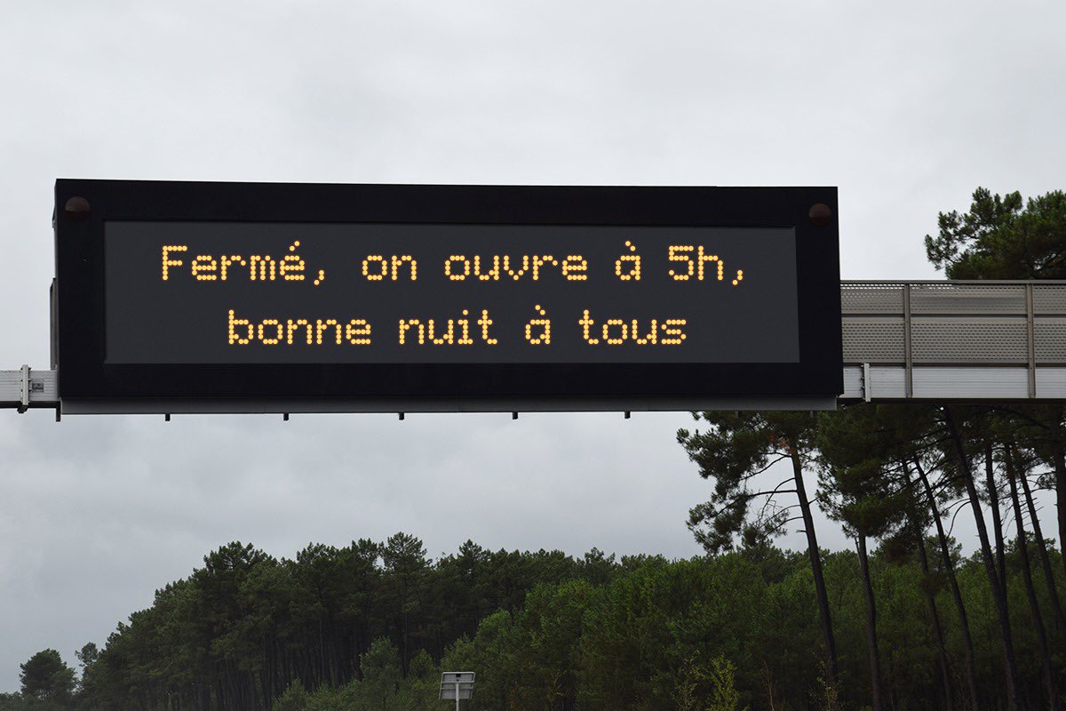 TML68_88's tweet photo. ℹ️ [21:00] les cloches 🔔🔔 de #Lusse sonnent, on FERME ⛔️ ⛔️ ⛔️ ⛔️ notre #tunnel 
Réouverture à 5:00 demain matin 🌞...
Bonne nuit 🌗 à tous ou bon match⚽️😉 
Nous on commence à travailler 🛠 https://t.co/ed9imJ9Iv0