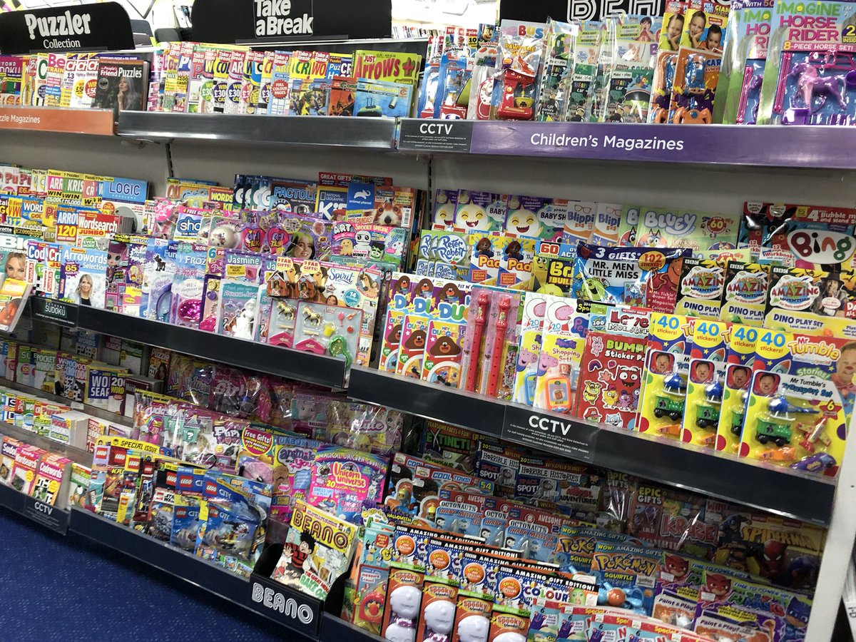 __fyi_'s tweet photo. @WHSmith Saw this great display at your Sale branch today. Nice and tidy and for someone with OCD, this put a smile on my face. 👍🏻 #OCD https://t.co/6BbqtxhbAn
