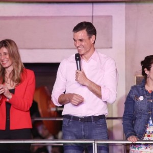 webdevalencia's tweet photo. PSOE debatirá las peticiones de un referéndum sobre la forma de Estado y avanzar hacia la III República
#valencia #comunitatvalenciana #comunidadvalenciana #españa #alacant #alicante #castello #castellon 
https://t.co/xsm4f9SDdu https://t.co/LoTMSjFUpw