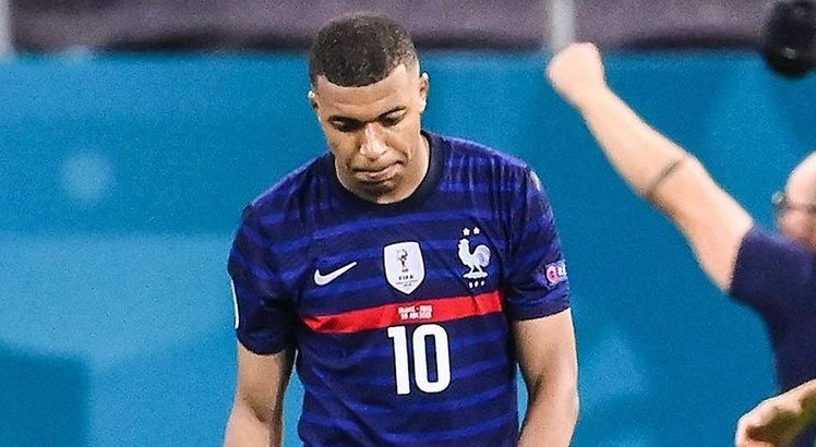 blogdotorcedor's tweet photo. #BlogdoTorcedor | Jornal afirma que Mbappé causa desconforto na seleção francesa; veja o motivo
https://t.co/NAA4jNop7a https://t.co/U81OhPKjVm