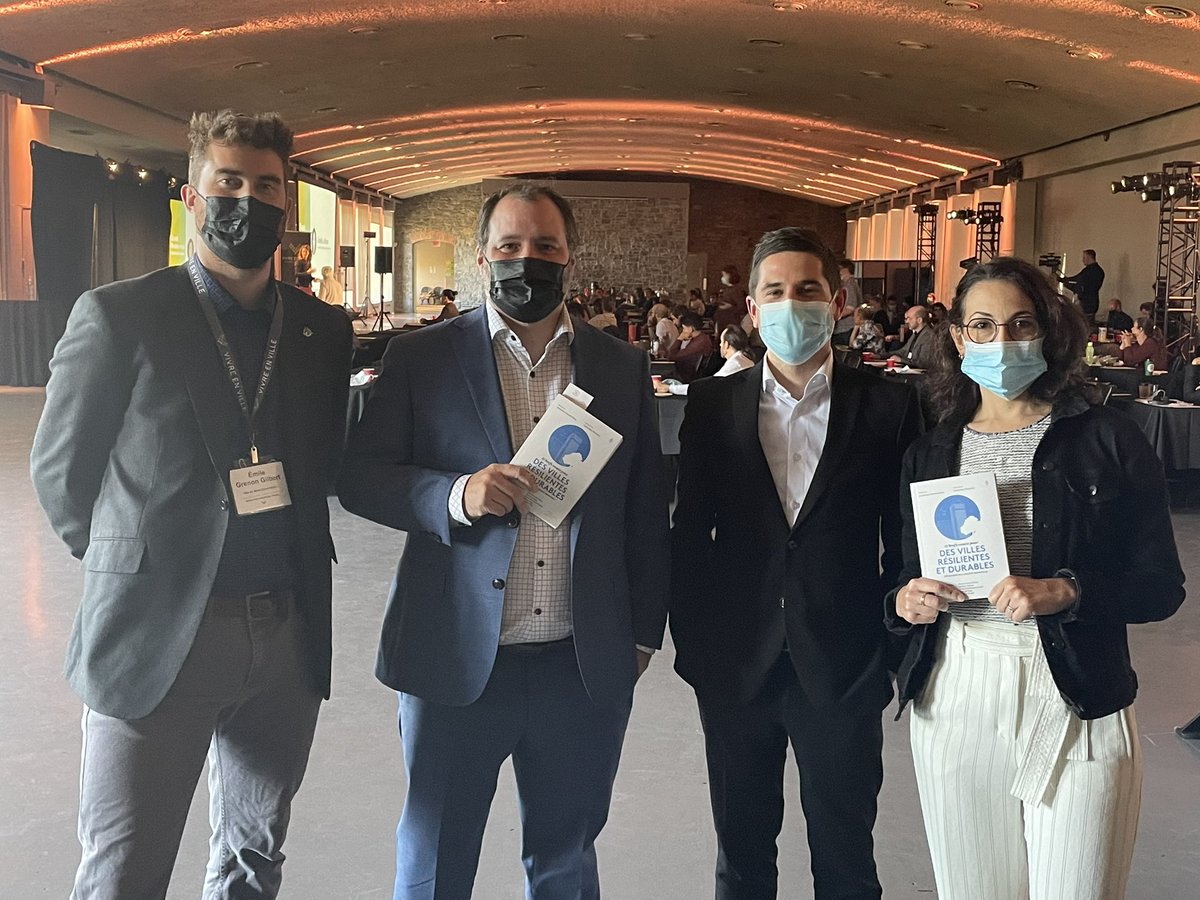 C_Savard's tweet photo. Réflexions de 11 jeunes élus pour des villes résiliantes et durables. Merci à @Emile_GGilbert, P. Pagé et M. Nadeau de leur présence à nos #rvcv21 Vous pouvez l’acheter ici https://t.co/V2YE5YAvYx https://t.co/2BNqHGlCq3