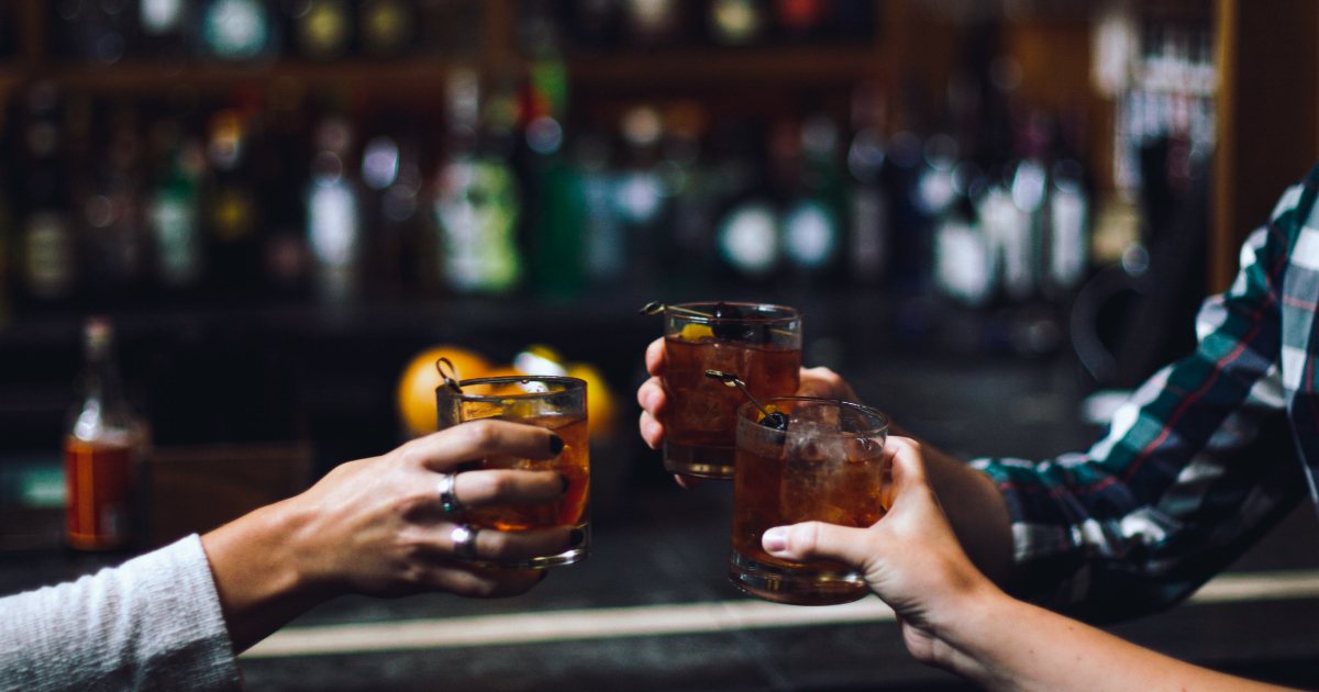 Hey_Takeoff's tweet photo. Enjoy the little things 😌
•
•
...Like drinking with your friends on vacation 🥂 #grouptrip #travelwithfriends #experiencemiami #experiencelasvegas #drinkswithfriends #traveling https://t.co/21bY9df2Hy