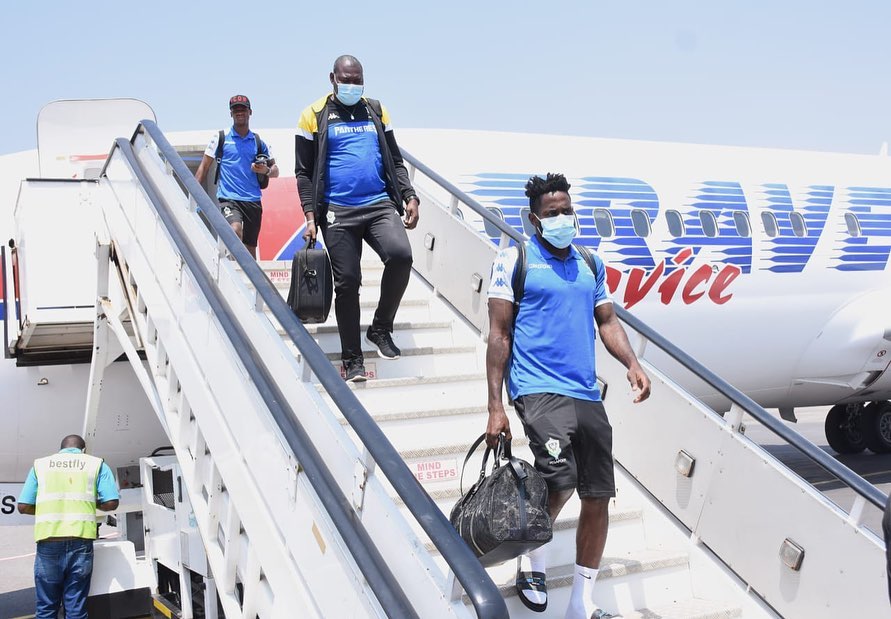 Stadium_ga's tweet photo. 📸 Images | L'arrivée des #Panthères du #Gabon à Luanda. L'équipe Nationale Gabonaise a foulée le sol angolais en début d'après-midi ce jeudi.
#Stadium_ga #ANGGAB #GABANG /📸 Fégafoot https://t.co/OaDXiONEIn