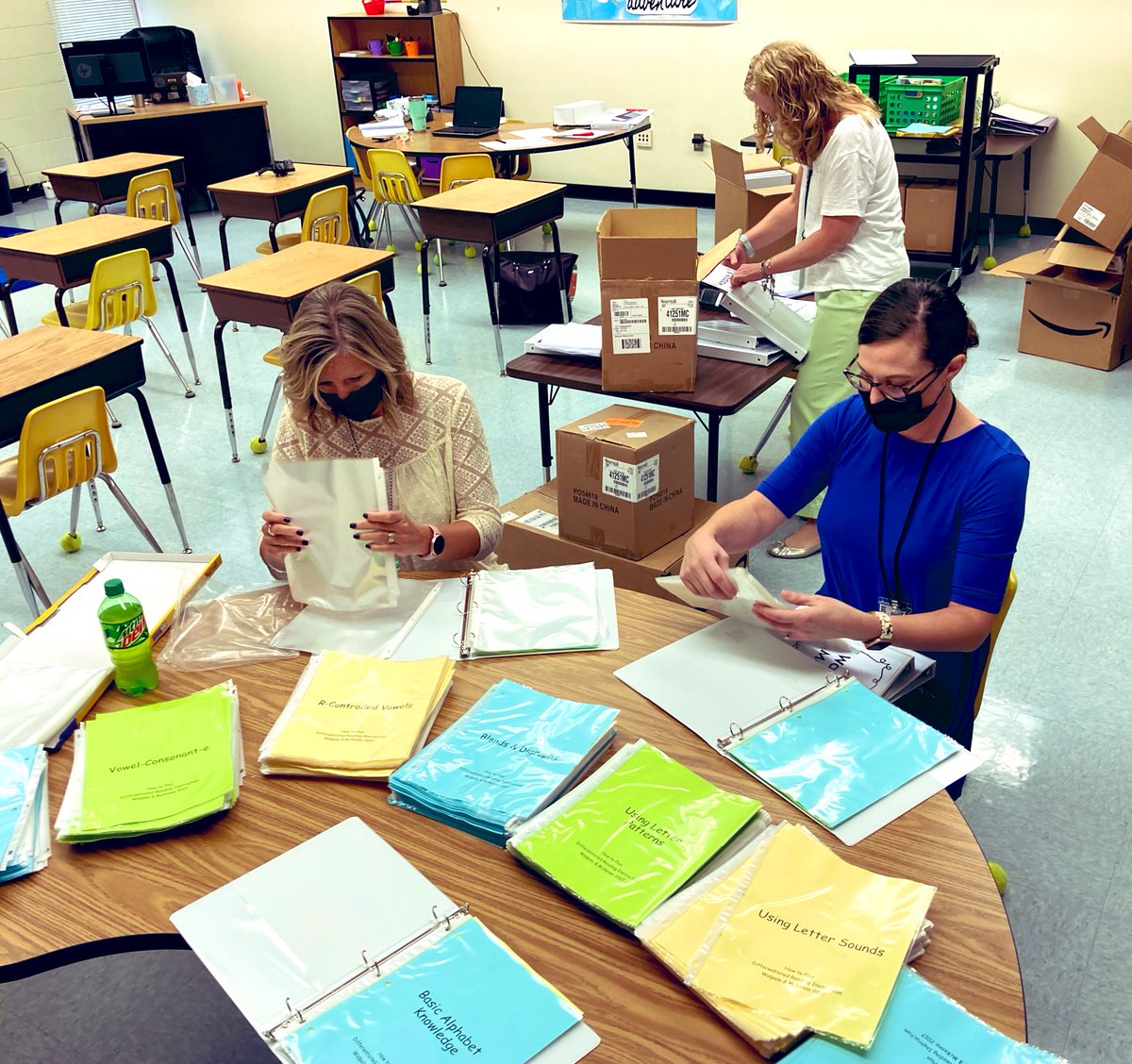 Our amazing @GaeScubs Reading Coach/Specialist & Reading Facilitators are busy creating quality T & S resources for literacy instruction! This assembly line displayed creativity, critical thinking, collaboration, & communication-HLP #LifeReady attributes in action! @HenricoElem