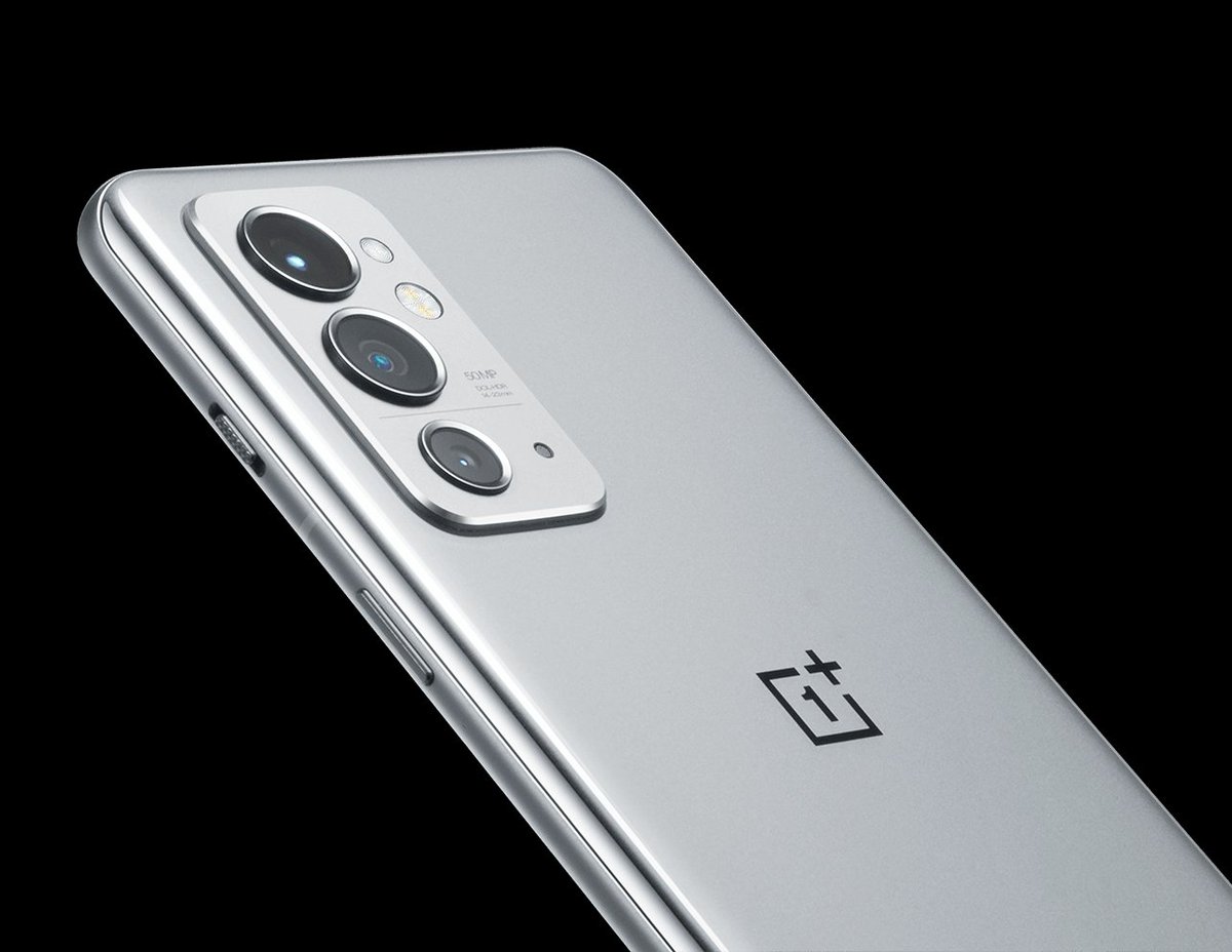 Techyav's tweet image. Oneplus 9RT Official First-Look !
Box Imase Here !

#OnePlus9RT #9rt