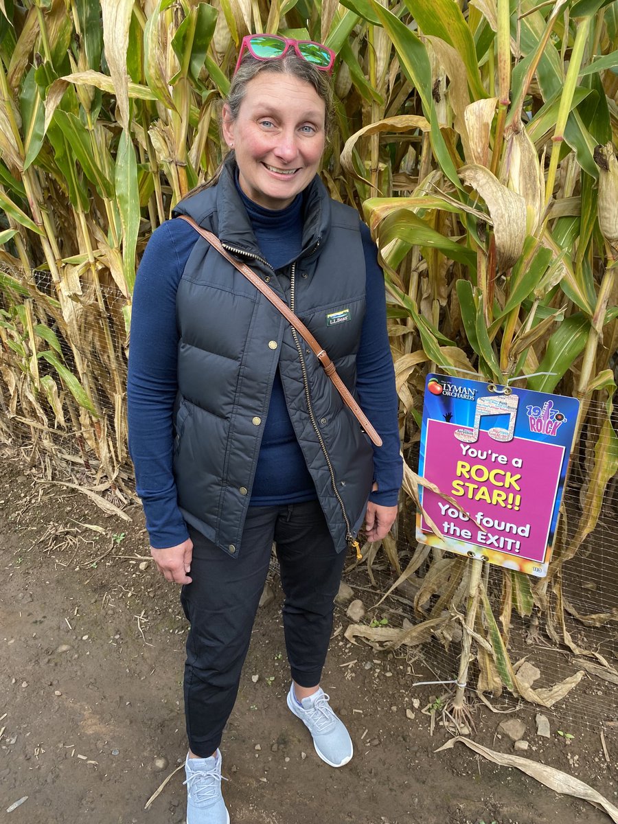 CrossingGard's tweet photo. #Cornmazing with #RockStar @berta1027. #LymanOrchards #17yearsago https://t.co/S8RVoEgLnM