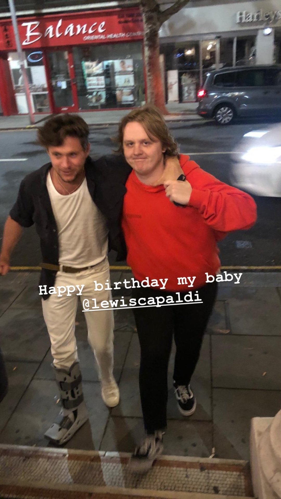  | Niall Horan wishing Lewis a happy birthday!

© niallhoran 