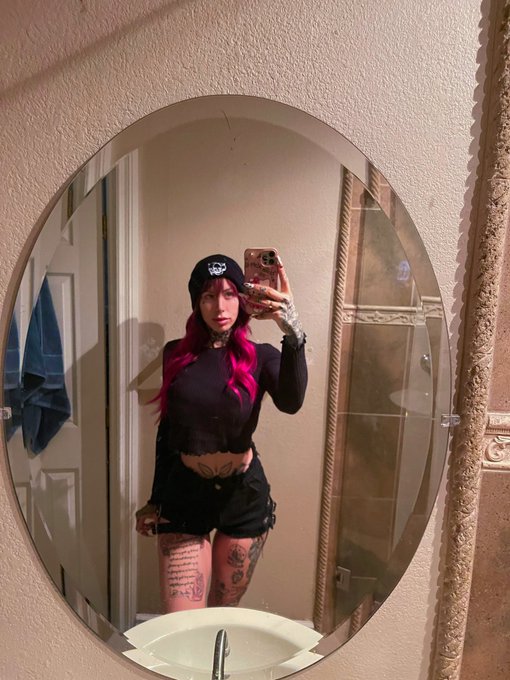 Watch Princess Pineapple's leaked NSFW photo on TwXstars