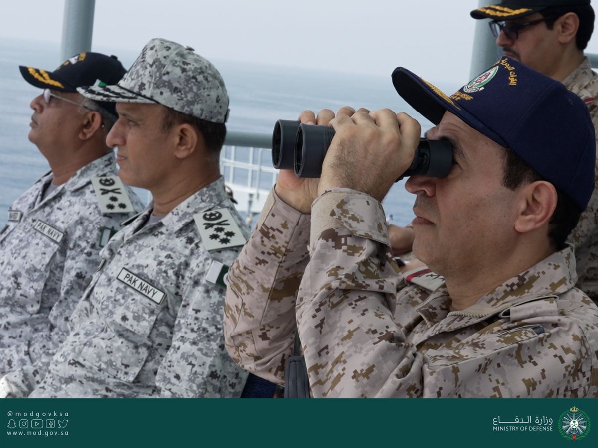 modgovksa's tweet photo. #القوات_البحرية_الملكية_السعودية تنفذ رماية بالصواريخ على الأهداف البحرية في منطقة عمليات تمرين مناورات #نسيم_البحر_13.
https://t.co/YTbzaAMm15 https://t.co/dbH0sehiq6
