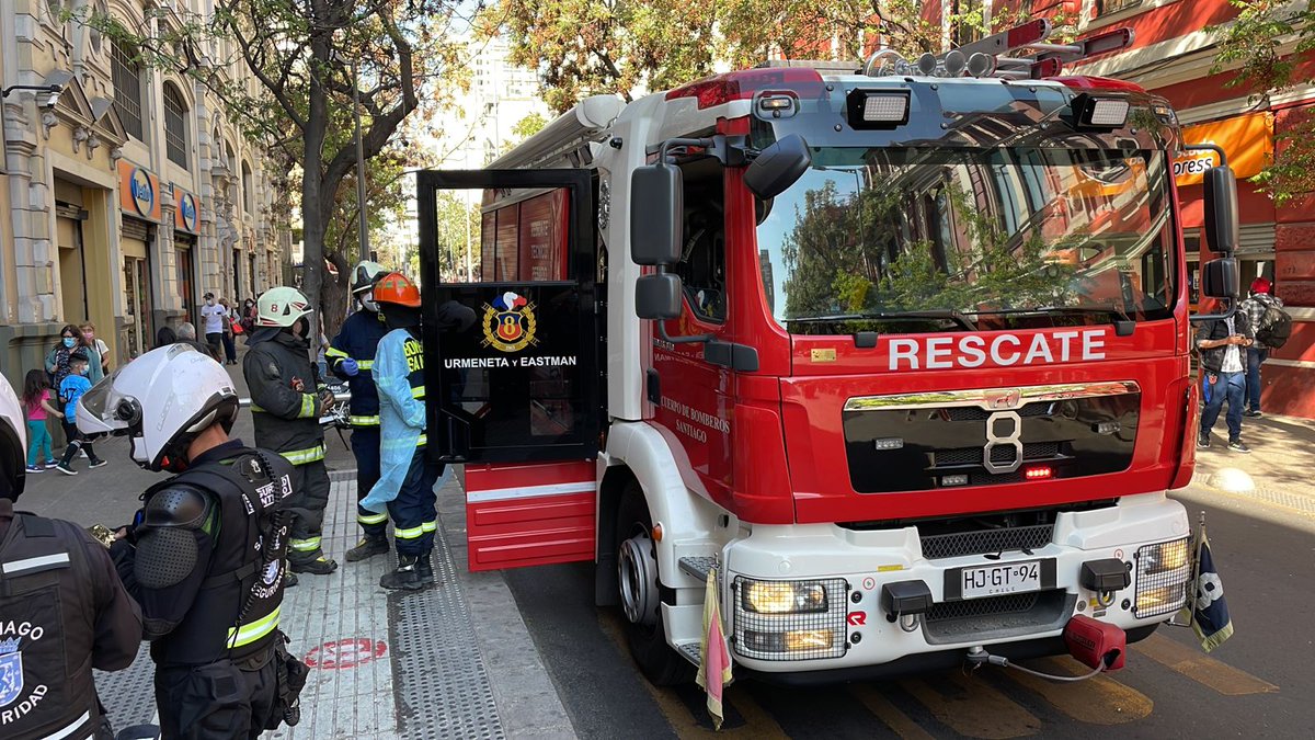 cbsantiago's tweet photo. Imágenes con la labor de RX-8 @OctavaCBS ante llamado por persona caída en Santo Domingo con Paseo Puente, #Santiago
#BomberosSantiago #EmergenciasCBS #ConstanciayDisciplina https://t.co/3qPjt2gYJw