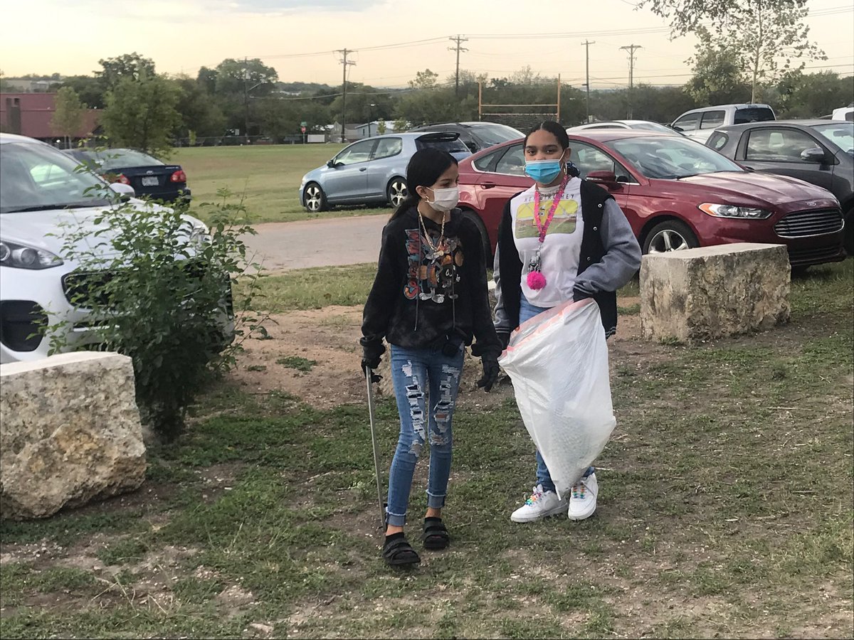 DobieATX's tweet photo. AVID students doing their part and showing Civic Pride @DobiePrincipal1 @DobieAcademics @AVID_Nunez @AustinISDAVID @AVID4College @EASCRland @AVIDProflearn #ThisisAVID #AVID https://t.co/S1G4TQj5HO