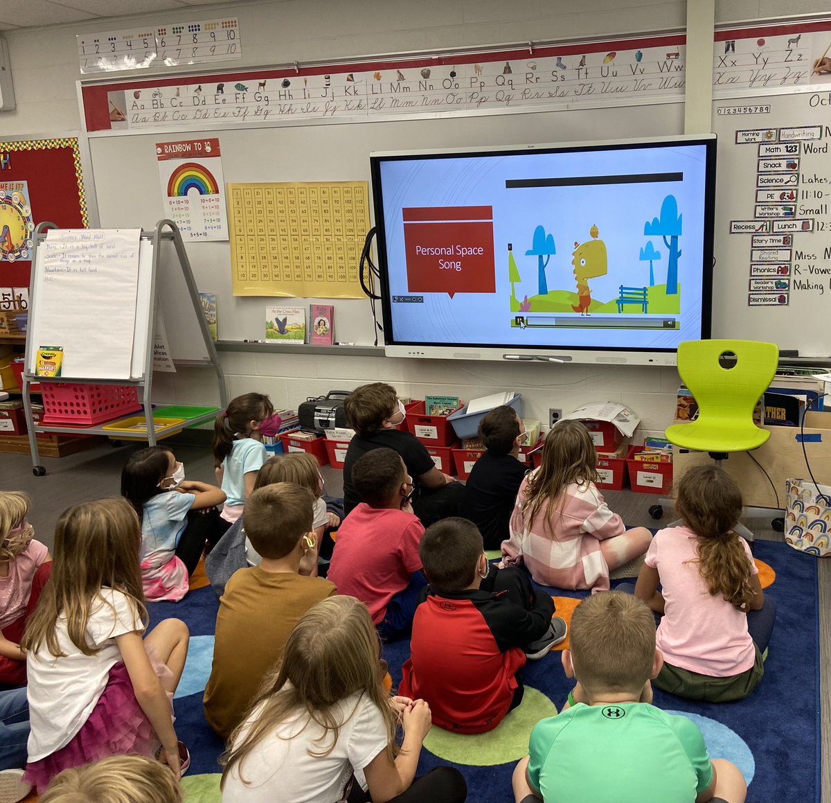 KGreeningFSC's tweet photo. K.West’s second graders @Carpenter_LO having fun with a SEL on personal space. They experienced how it felt when personal space was invaded &amp; shared what it means to be a personal space expert. Did you know comfort bubbles can change size? https://t.co/I1J4taIBQ3