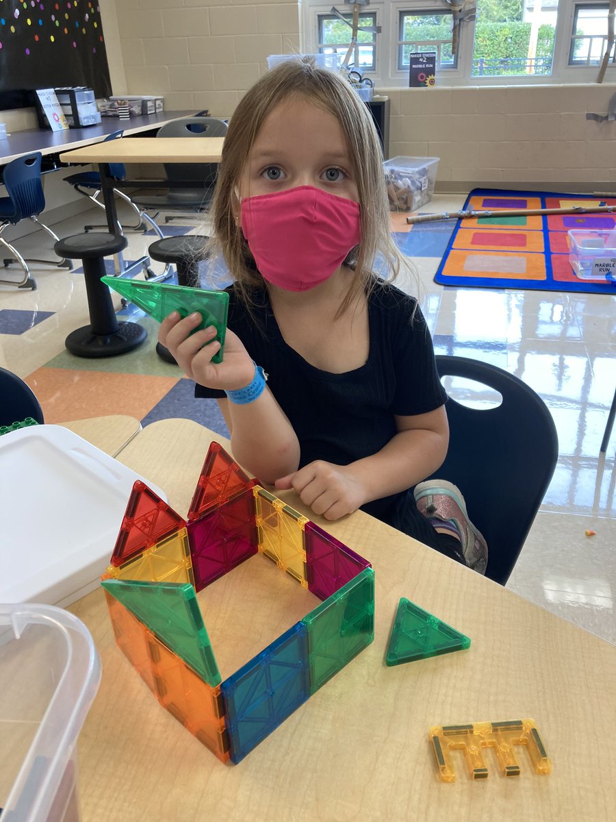 LkwdSchools's tweet photo. Kindergarteners @LkwdHarrison had a blast building, creating and collaborating during their first visit to the school Makerspace! https://t.co/WooVZk0xLK