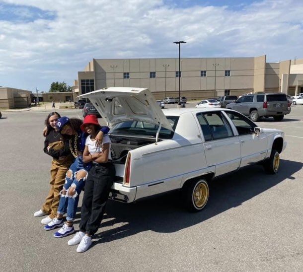 HeatherNapier13's tweet photo. When your daughters tell you it’s 90’s week at school so you clean up the show car and go show out! #shawneewolves https://t.co/RfuTgfwfJ2