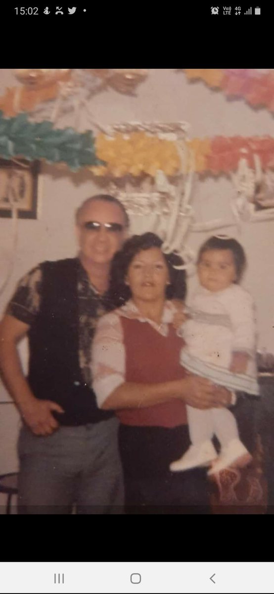 karlaoporto's tweet photo. #soyelhijode Alicia y Carlos, ambos de Lima, la menor de cuatro! muy amada y engreida.. gracias por tantas enseñanzas y tanto amor! reto a @KarlaOliveros9 para que me  cuente de sus padres ❤️ @AlejandroSanz @UniversalMPeru @PSJ_Sanz_Peru https://t.co/NP9cF4DXhn https://t.co/Ec0aFaxoo9