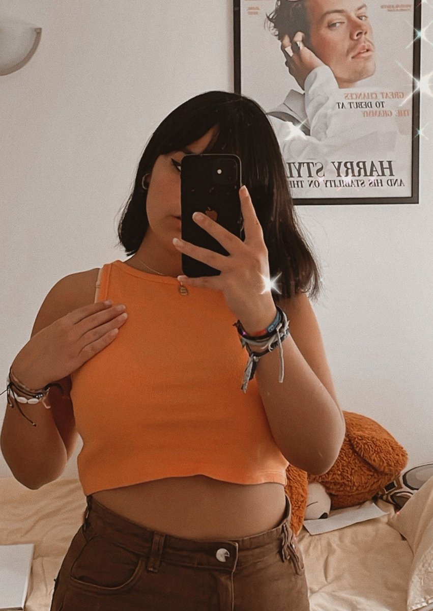 adoreclaud's tweet photo. si lo ves sube foto espejo🧡 https://t.co/j4Dxi9moiQ