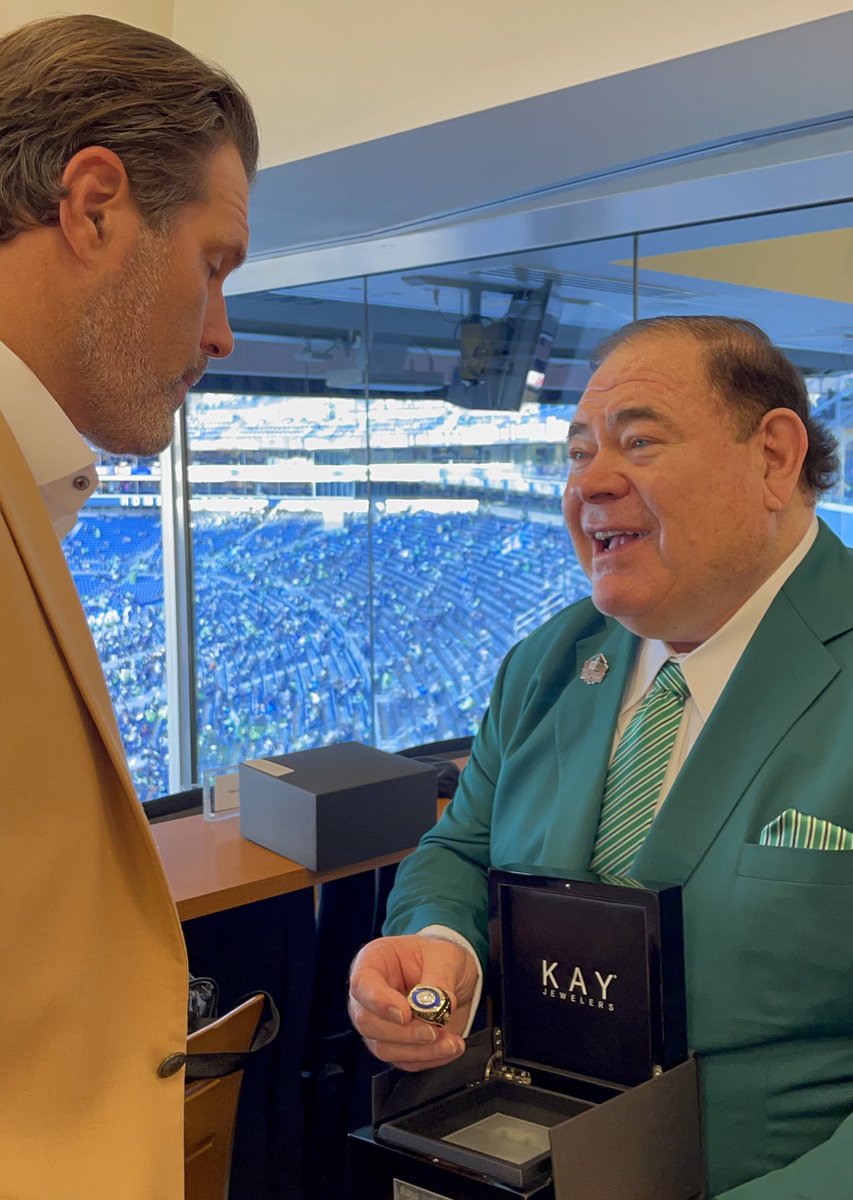 Pro Football Hall of Fame (@profootballhof) on Twitter photo .<a href="/PFHOFPrez/">David Baker</a> gave <a href="/HutchSevenSix/">Steve Hutchinson</a> an up close look at his <a href="/KayJewelers/">KAY Jewelers</a> HOF Ring of Excellence before his halftime ceremony to officially receive it.
<a href="/Seahawks/">Seattle Seahawks</a> | #Seahawks | #LARvsSEA .<a href="/PFHOFPrez/">David Baker</a> gave <a href="/HutchSevenSix/">Steve Hutchinson</a> an up close look at his <a href="/KayJewelers/">KAY Jewelers</a> HOF Ring of Excellence before his halftime ceremony to officially receive it.
<a href="/Seahawks/">Seattle Seahawks</a> | #Seahawks | #LARvsSEA