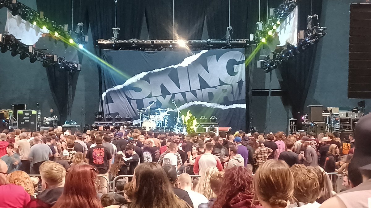 Robot__Turkey's tweet photo. #AskingAlexandria just slayed!!!!!!
#ReEntryTour https://t.co/MBV5aE39FG
