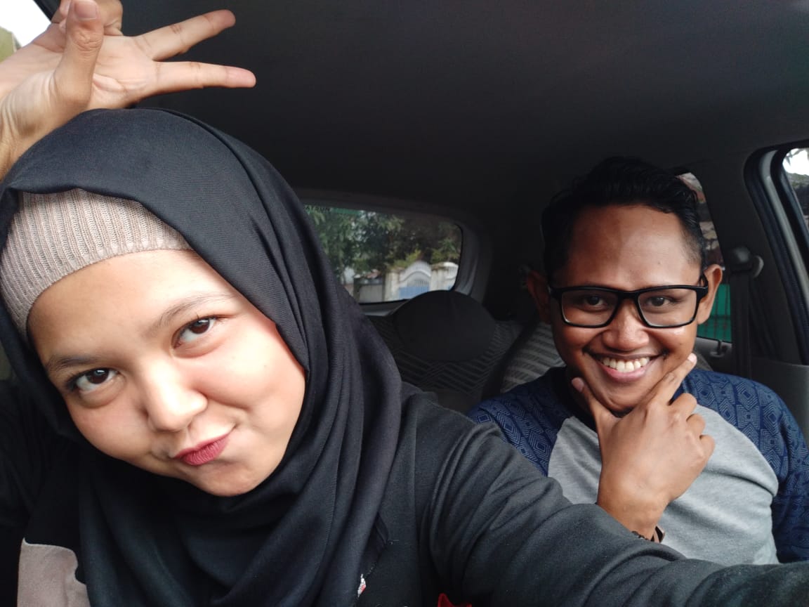 raryrauf's tweet photo. First pic of us in the first date 🤣 https://t.co/4xyjfcpguy