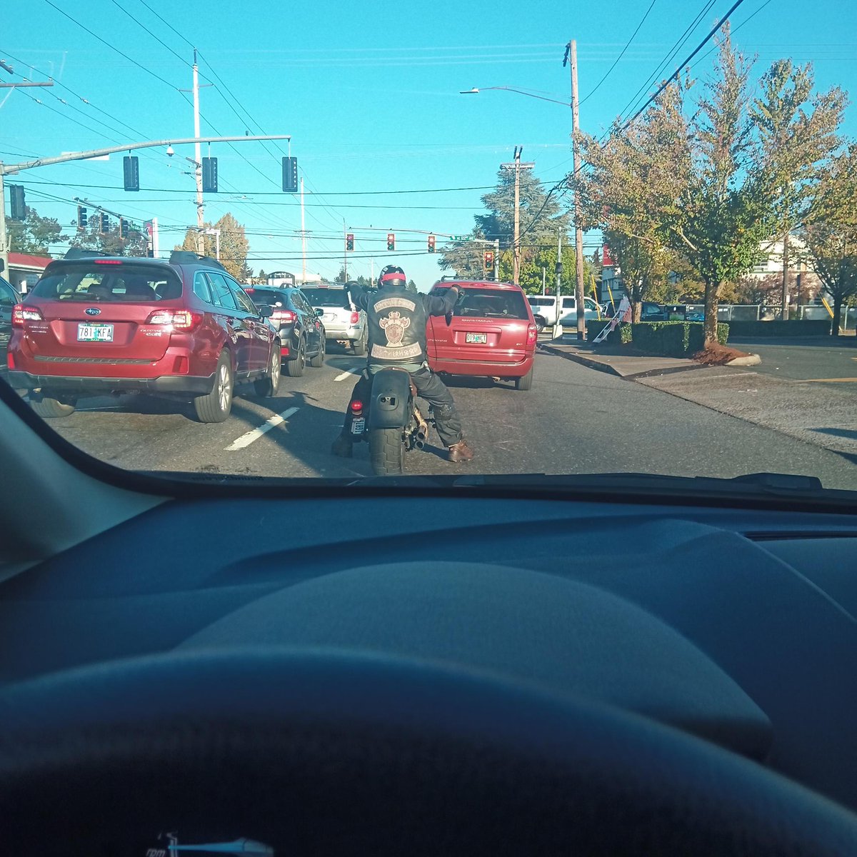 Spotted in Portland, OR. 
First one around 9pm wed 11-6 at the 82nd Harbor Freight.
Second is from around 3pm thurs 11-7 at 122nd. not sure of the cross street.