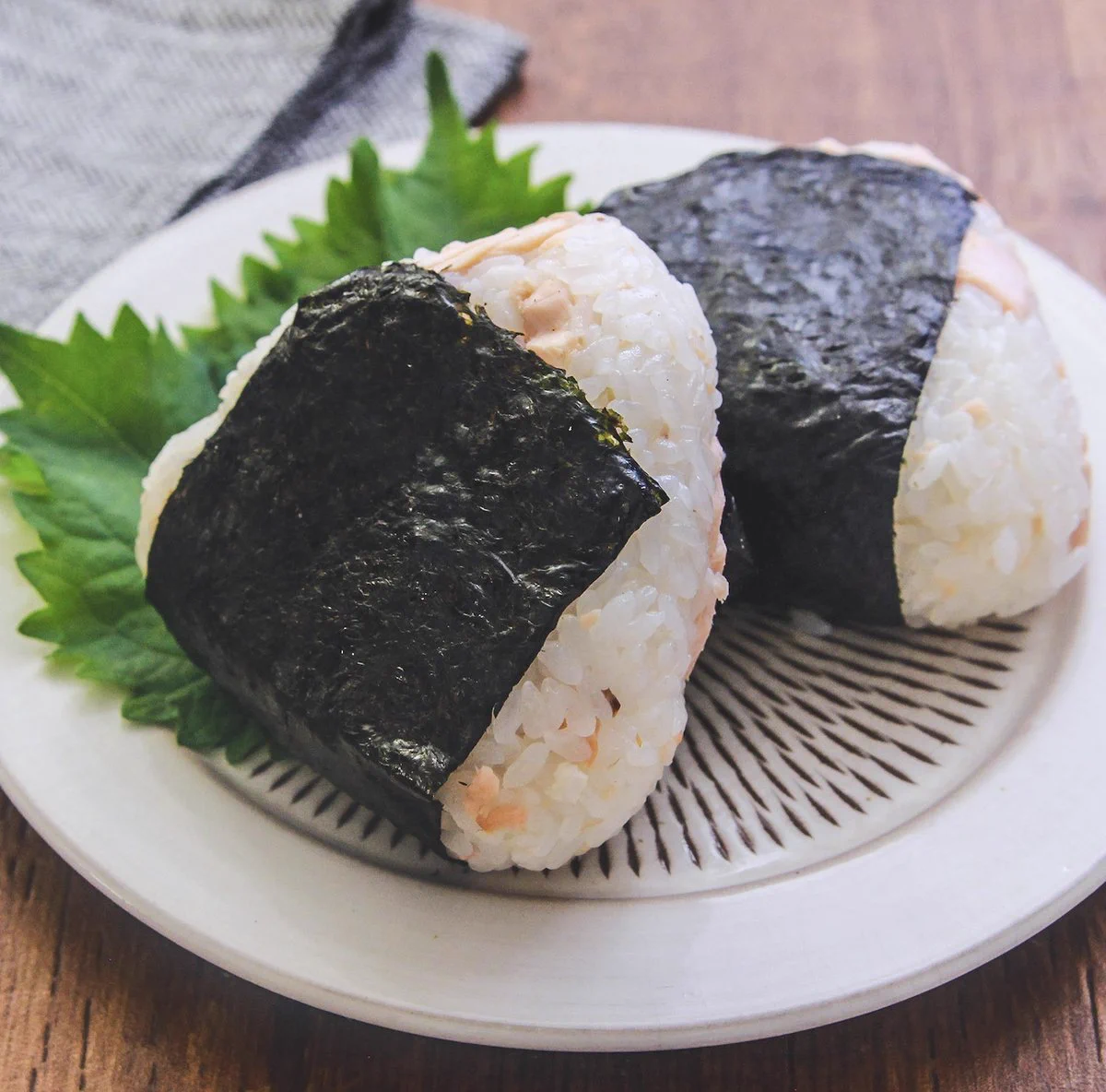 鮭おにぎりを作る時はご飯に「白だし」を混ぜよう！！料亭で出てきそうなおにぎりが作れる！