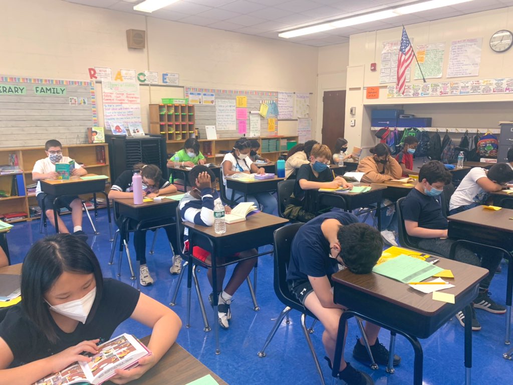 This was the sight I had immediately after I was done teaching our mini lesson today… these readers couldn’t wait to jump into their books!!! 📖📚🌎 #Readingworkshop #readerscommunity #readingisawesome  <a href="/WhufsdRams/">Ram Pride</a> <a href="/WHGWashington/">WHGW</a> <a href="/MrsAndrejko/">Mrs.Andrejko</a> <a href="/randibeth23/">Randi B Roschnotti</a>