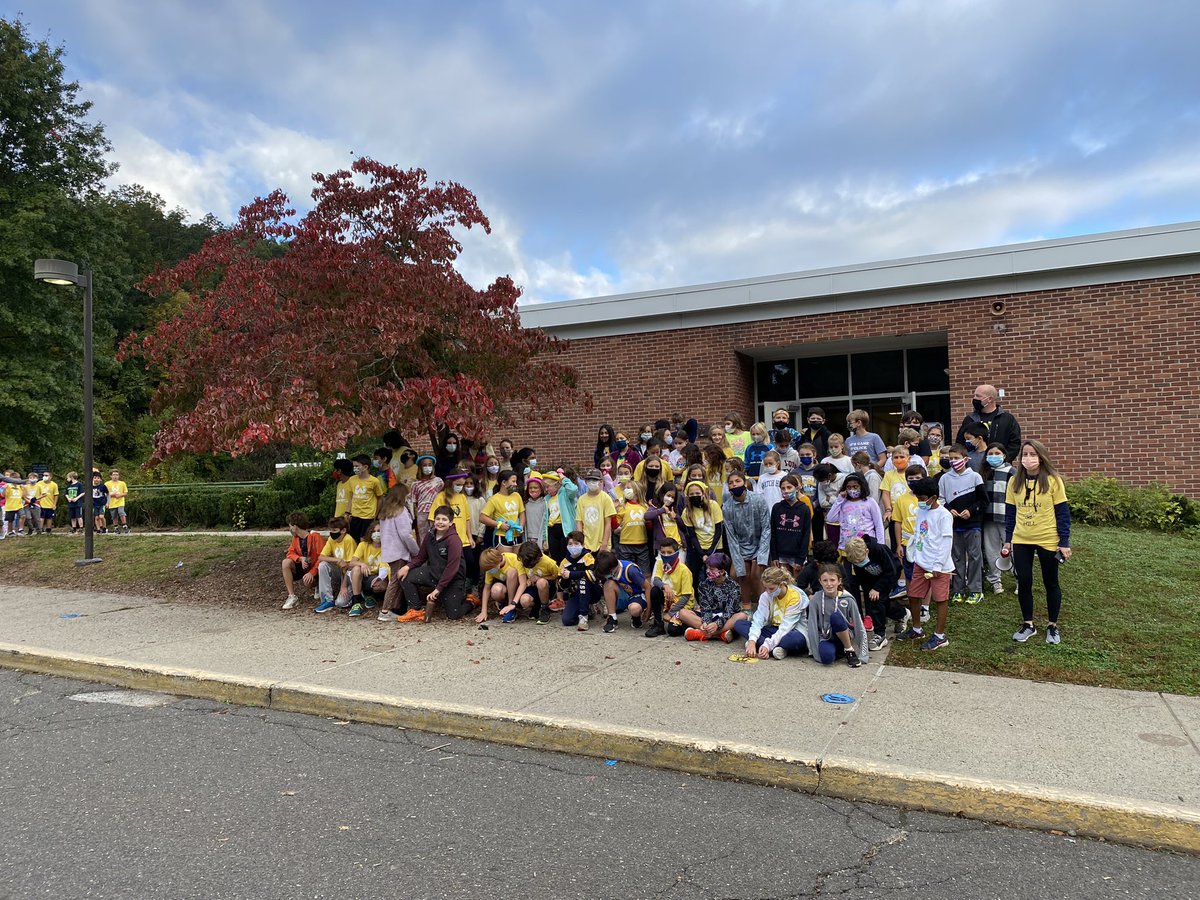 MrsCirillo5's tweet photo. Cider Mill Walk-a-thon 
#wiltonwayct 
#buzzby
#BeldenHill
@WPSCMSocial 
@MrsRomond https://t.co/EsT6Jq5aWf