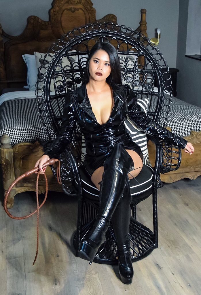 DomainDomina's tweet photo. Inspiration:  @MsNikkiBkk 
https://t.co/SmVKZvvPi0 

OBEDIENTLY AT MY FEET I am a strict, sensual and naturally dominant Mistress, looking for truly submissive slaves, sissy maids and sluts, and other submissives. I know how to put you in your place, obediently at my feet. https://t.co/N0FXvz7eTH