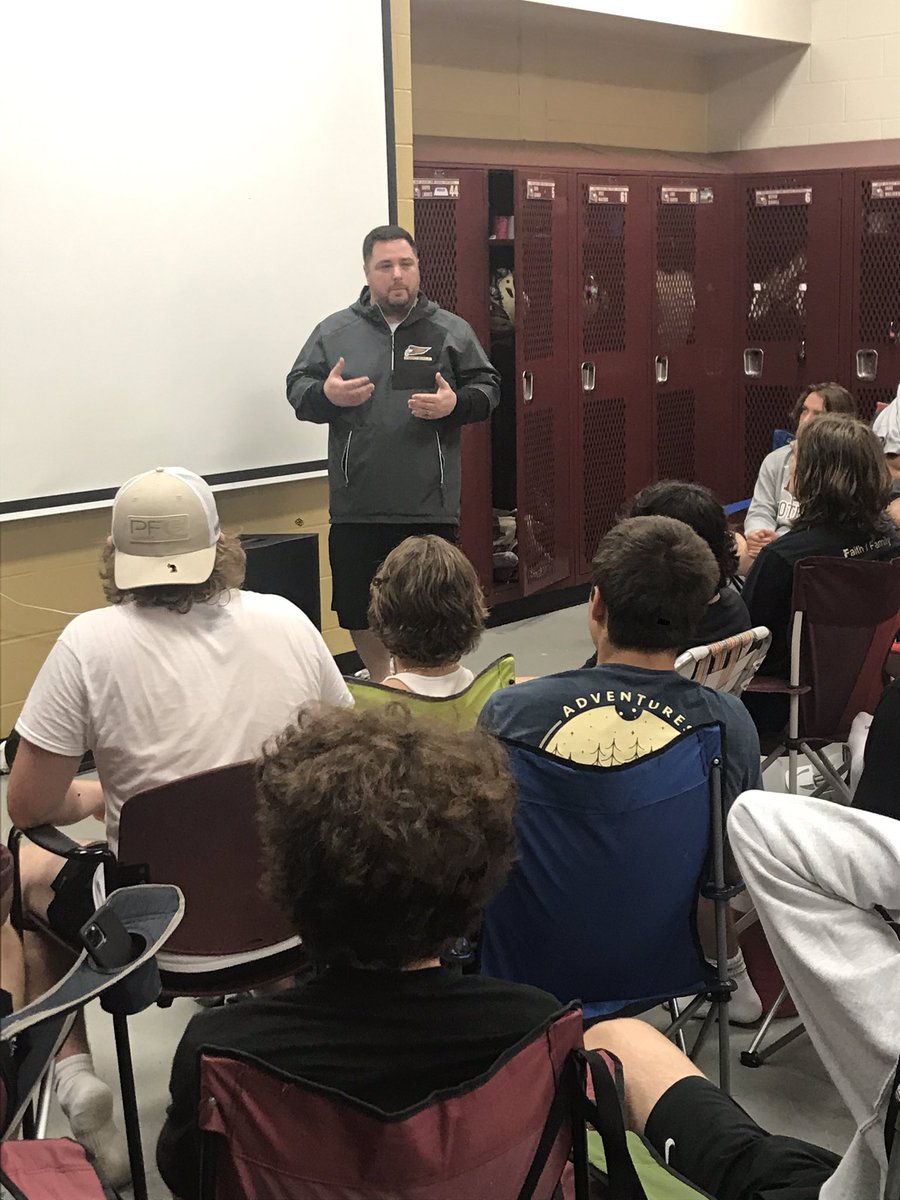 1_bubs's tweet photo. @NewAlbanyFB @napls_athletics @EagleBackers Thank you to @AaronCassady for the Thursday Night talk tonight!  Ready to make that “Roger B” moment a reality.  Thanks Aaron for all of the support over the last decade.  1-0 https://t.co/iI0cYBSFE9