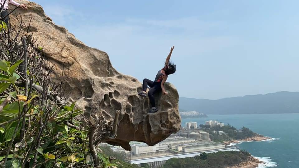 ThelmaSpeirs's tweet image. I LOVE RIDING ON THE RHINO ROCK 😄🤣