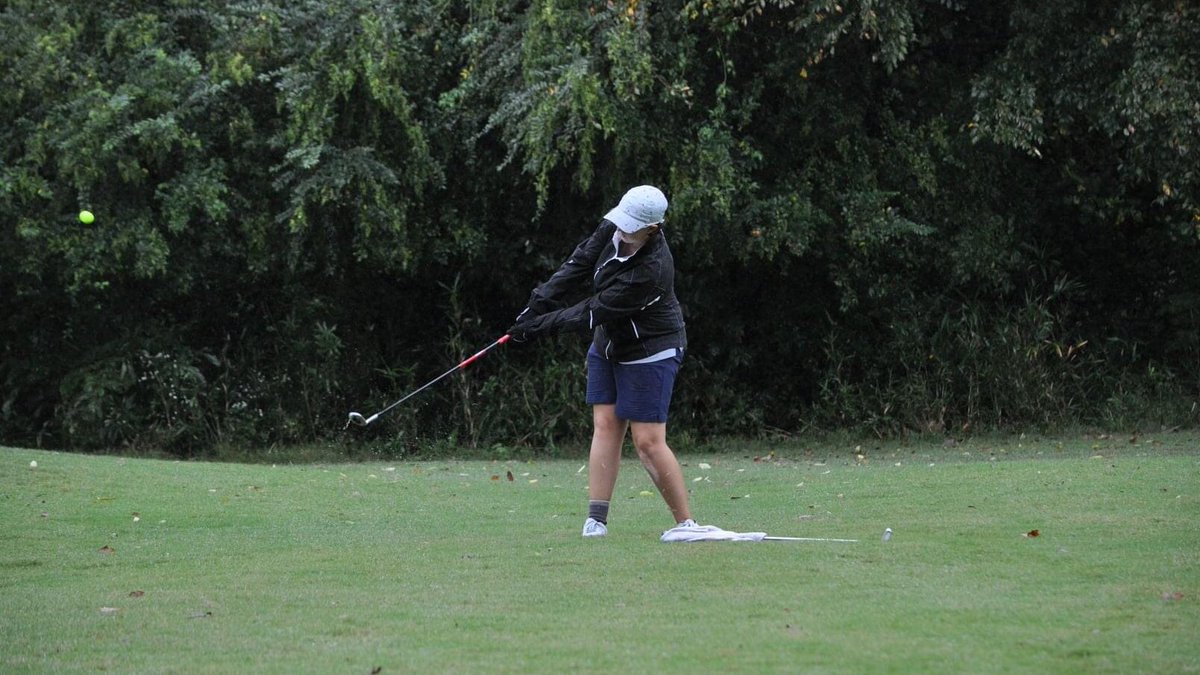 HRHSBullsGolf's tweet photo. ⛳️Your lady @hrhsbulls win 132 - 142⛳️
Thank you to our friends from @GolfSabre for playing today in tough 🌧🌦 conditions and we wish you good luck at Regionals. 

Top 3 Scores
T-🥇Maggie Magner SMHS 39
T-🥇@HelenaWinterb HRHS 39
🥉@couper_ella1 HRHS 44 https://t.co/6HLoho4zgO