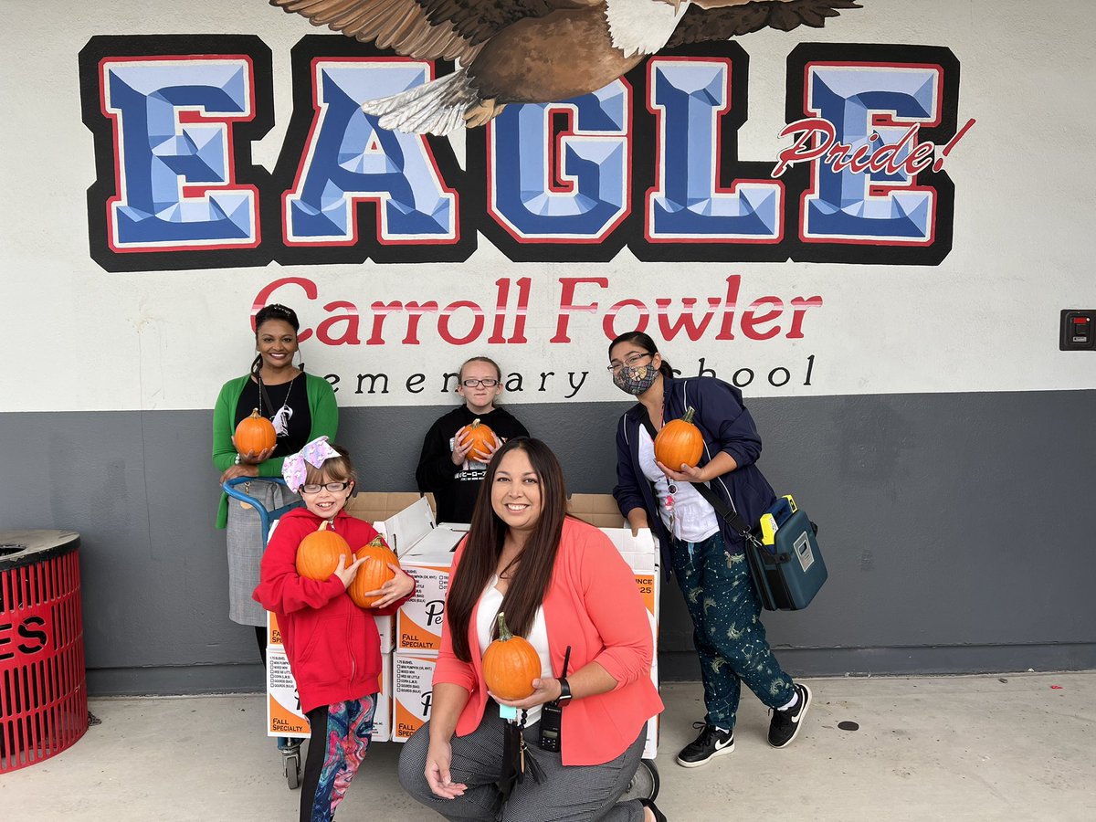 CF_EaglesNest's tweet photo. Thank you to the Morgan family for the pumpkin donation! Our TK/Kinder classes were so excited to receive their little pumpkins today! πππ#EagleFamily #eaglessoar #CarrollFowler https://t.co/zfHRKg69Mu