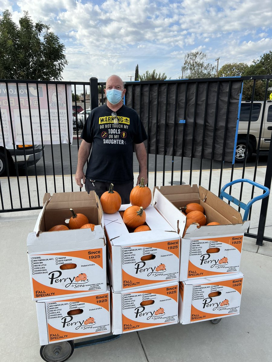 CF_EaglesNest's tweet photo. Thank you to the Morgan family for the pumpkin donation! Our TK/Kinder classes were so excited to receive their little pumpkins today! πππ#EagleFamily #eaglessoar #CarrollFowler https://t.co/zfHRKg69Mu