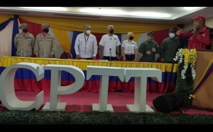 #Hoy estuvimos en Anzoátegui con nuestros hermanos de clase del sector Petrolero para la Acreditación de l@s vocer@s CPTT del Complejo G/D José Antonio ¡La Clase Obrera continúa a la Vanguardia de la Producción!🇻🇪💪👷🧑‍🔧
#ChavismoVictoriaPerfecta 
@min_joserivero <a href="/NicolasMaduro/">Nicolás Maduro</a>