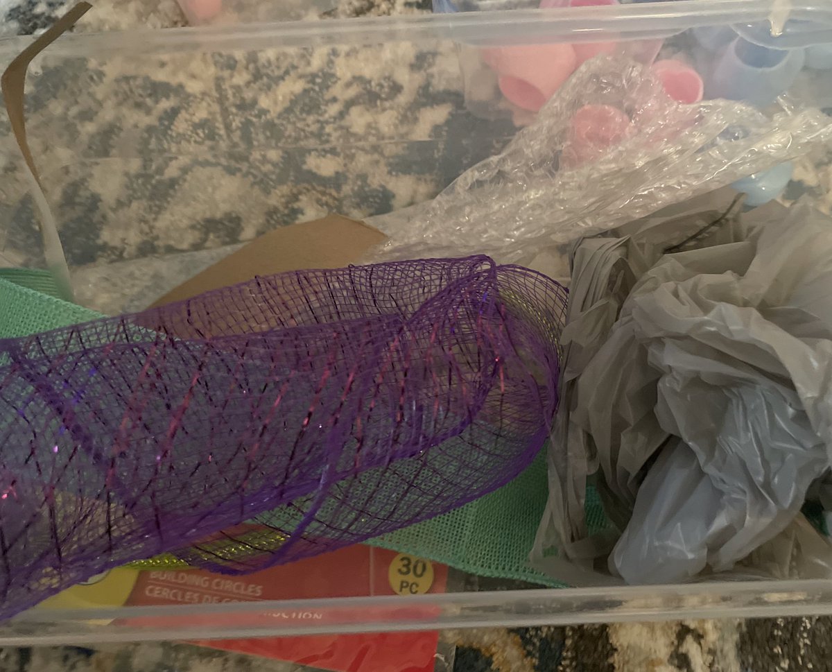 Bdeylnndean's tweet image. Just made 5 new task boxes and a box of things to tear. #taskboxes #learning