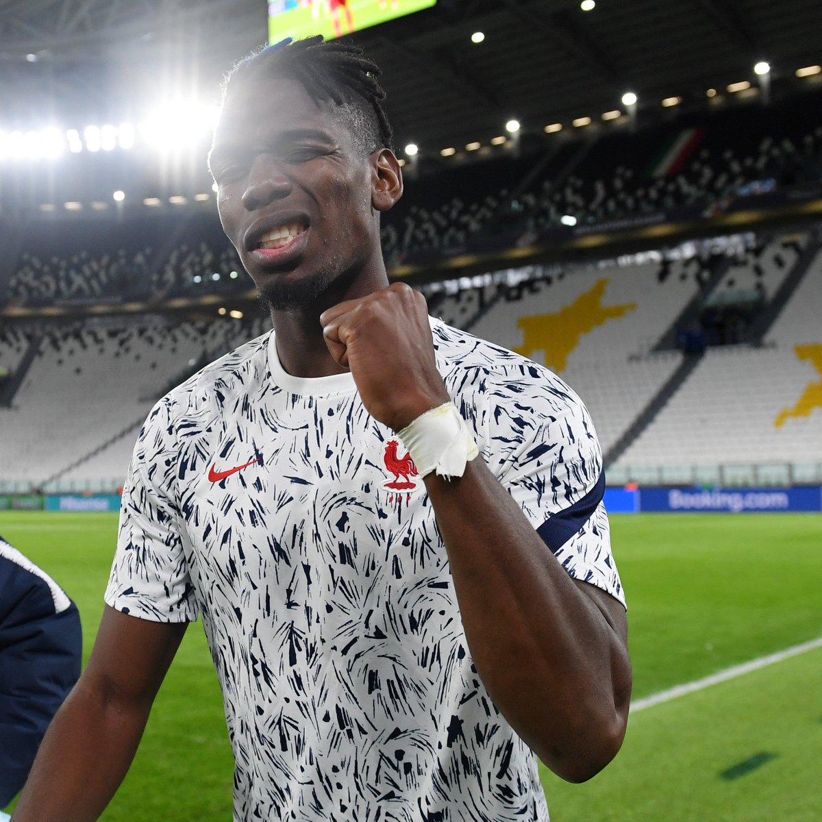 SkidoJnr47's tweet photo. Do you still have doubts no this two...
🖤🖤🖤
#FootballArtiste
@paulpogba @Benzema
#nextstopfinals💯 https://t.co/3hW289dHMH