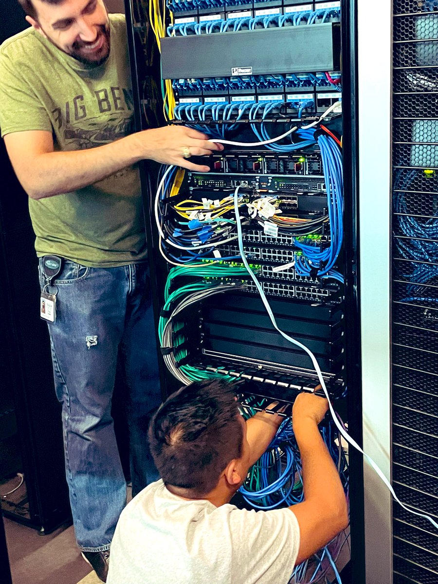 SISD_Technology's tweet photo. Great job by Andre and the networking team last weekend. It is not an easy job replacing the districts core switch. 👏👏 https://t.co/cSLPKRHoiC