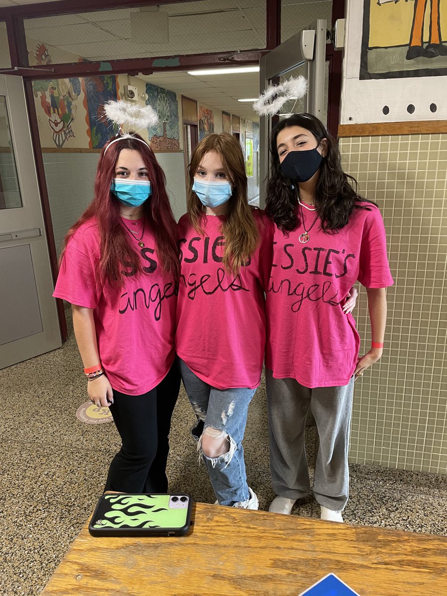 KingsParkHS's tweet photo. Spirit week continues.. Tomorrow -Pep Rally, Barbecue and Bon Fire. Homecoming Saturday https://t.co/2jA0tB8FS7
