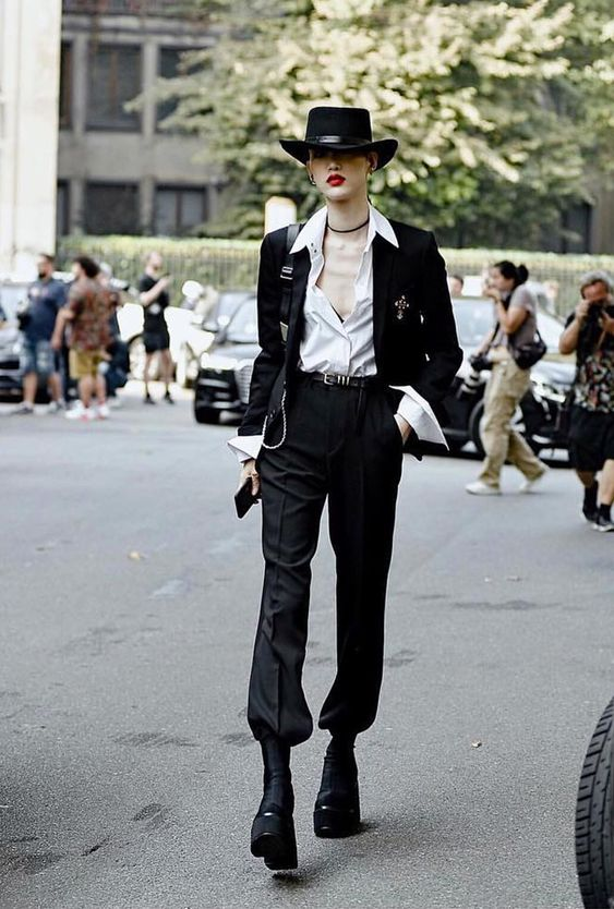 YouAreMyBezoar's tweet photo. El street style de Sora Choi es inmaculado https://t.co/VV9t7aTqzO